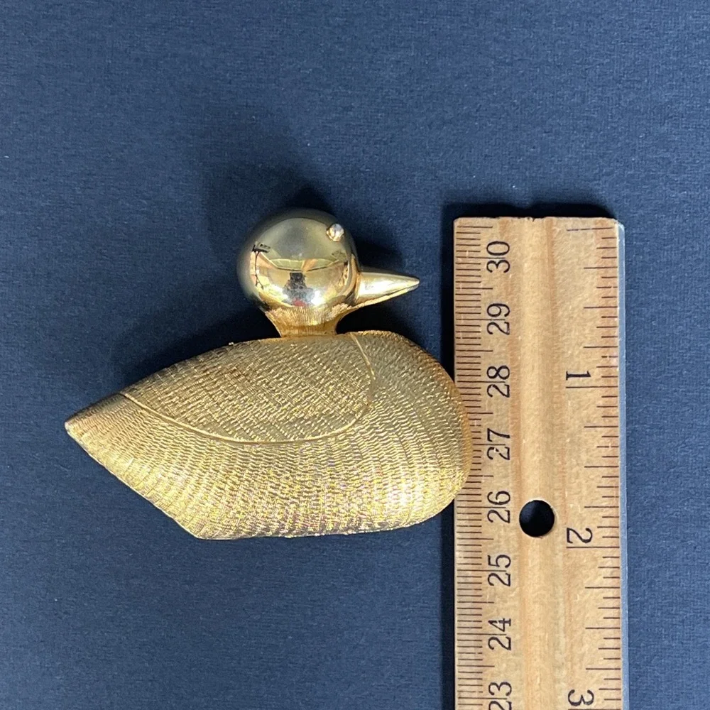 VTG Gold Tone Duck Belt Buckle Textured Waterfowl Novelty Accessory EUC